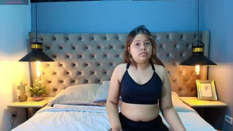 Snapshot of kyliesweett chatting on 17, 7, 2026 kyliesweett online show from 17, 7, 2026