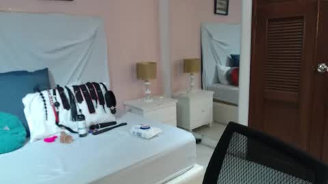 Snapshot of kyliiebaker chatting on 6, 11, 2025 Kylie online show from 6, 11, 2025