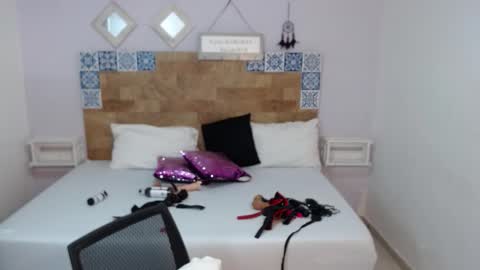 Snapshot of kyliiebaker chatting on 9, 11, 2025 Kylie online show from 9, 11, 2025