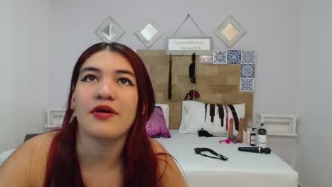 Snapshot of kyliiebaker chatting on 17, 11, 2025 Kylie online show from 17, 11, 2025