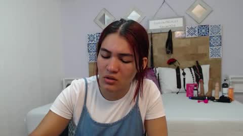 Snapshot of kyliiebaker chatting on 19, 11, 2025 Kylie online show from 19, 11, 2025