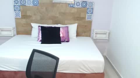 Snapshot of kyliiebaker chatting on 14, 12, 2025 Kylie online show from 14, 12, 2025