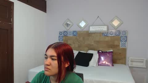 Snapshot of kyliiebaker chatting on 17, 12, 2025 Kylie online show from 17, 12, 2025