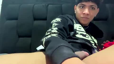 Snapshot of kylo_boy04 chatting on 19, 12, 2025 steven online show from 19, 12, 2025