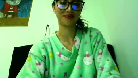 Snapshot of kymgiraldo8 chatting on 12, 12, 2024 Kym Giraldo online show from 12, 12, 2024