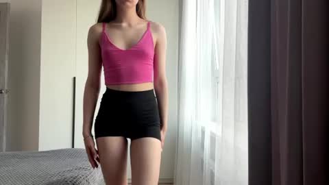 Snapshot of kyragraise chatting on 20, 6, 2026 Kira online show from 20, 6, 2026