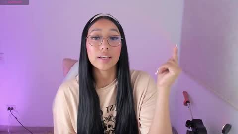 Snapshot of kyy_isa chatting on 4, 2, 2026 IG online show from 4, 2, 2026