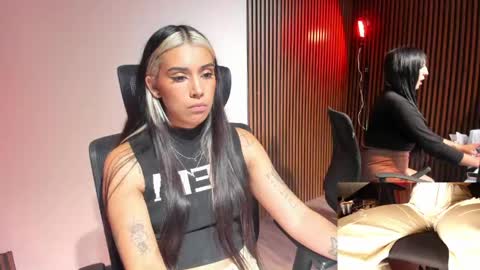 Snapshot of la_monitora chatting on 28, 4, 2026 T A T I A N A online show from 28, 4, 2026