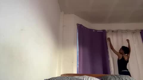 Snapshot of la_ura chatting on 15, 12, 2025 Laura online show from 15, 12, 2025