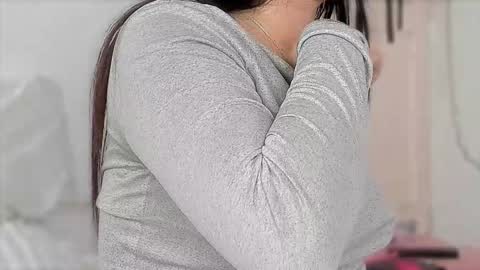 Snapshot of laauuuu chatting on 17, 10, 2025 Lau online show from 17, 10, 2025