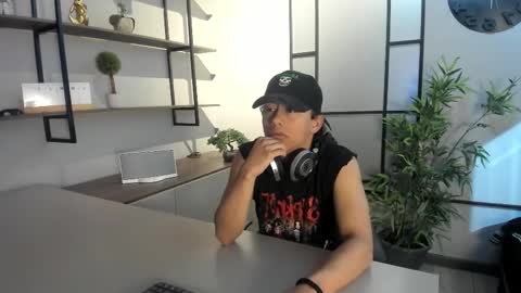 Snapshot of labrinthteasing chatting on 14, 10, 2025 labrinthteasing online show from 14, 10, 2025