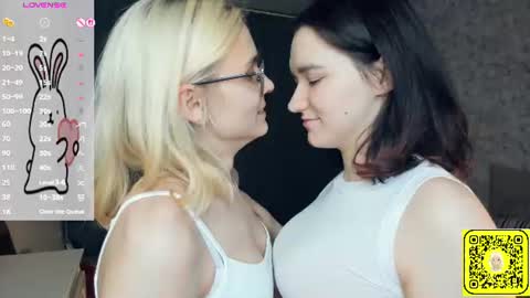 Violet and Isabel online show from 18, 6, 2026