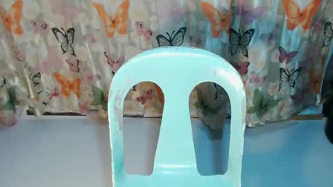 ladiekissesex online show from 2, 12, 2025