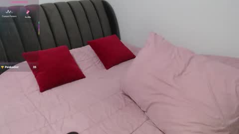 Snapshot of ladii_mia chatting on 10, 4, 2026 Mia online show from 10, 4, 2026