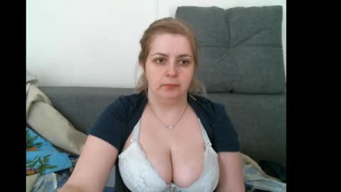 Snapshot of lady_cute_cat chatting on 25, 4, 2026 lady cute cat29 online show from 25, 4, 2026