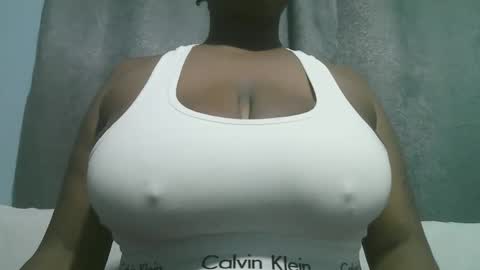 Snapshot of lady_dearra chatting on 22, 10, 2025 lady_dearra online show from 22, 10, 2025