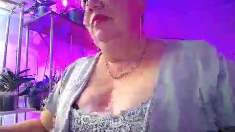 Snapshot of lady_gloria chatting on 27, 10, 2025 Lady Gloria online show from 27, 10, 2025