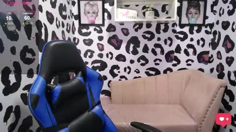 Lady Violet Bridgerton online show from 23, 1, 2025