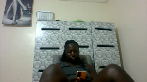 lindah32 online show from 6, 1, 2025