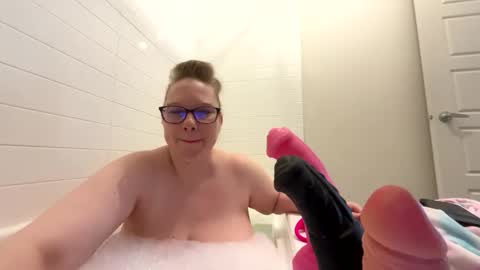 Snapshot of ladycherielynn chatting on 18, 4, 2026 LadyCherieLynn online show from 18, 4, 2026