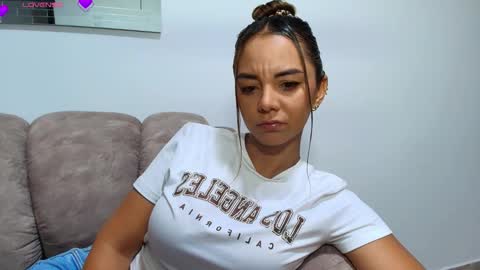 Snapshot of ladydi069 chatting on 26, 11, 2025 Hello im lady nice to meet you online show from 26, 11, 2025