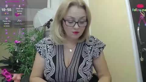 Snapshot of ladyjeen chatting on 19, 9, 2025 Lady Jeen Back on Sunday 8th of December online show from 19, 9, 2025