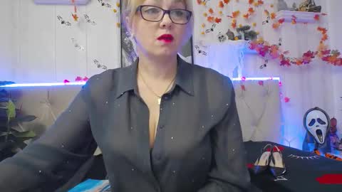 Snapshot of ladyjeen chatting on 19, 10, 2025 Lady Jeen Back on Sunday 8th of December online show from 19, 10, 2025