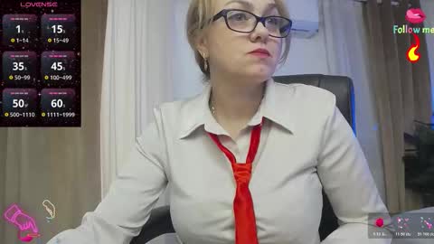 Snapshot of ladyjeen chatting on 17, 11, 2025 Lady Jeen Back on Sunday 8th of December online show from 17, 11, 2025