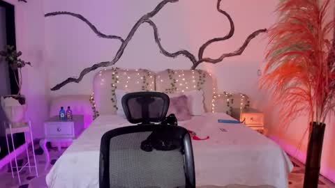 Lady  online show from 29, 9, 2025