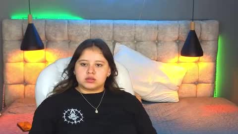 Snapshot of laia_and_aloby chatting on 28, 1, 2025 online show from 28, 1, 2025