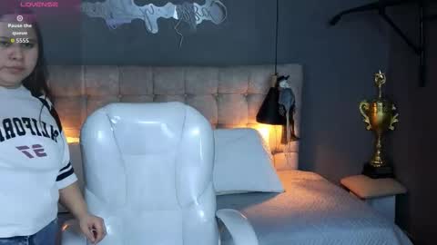 Snapshot of laia_and_aloby chatting on 17, 10, 2025 online show from 17, 10, 2025