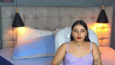 Snapshot of laia_and_aloby chatting on 11, 11, 2025 online show from 11, 11, 2025