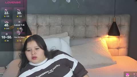 Snapshot of laia_and_aloby chatting on 2, 12, 2025 online show from 2, 12, 2025