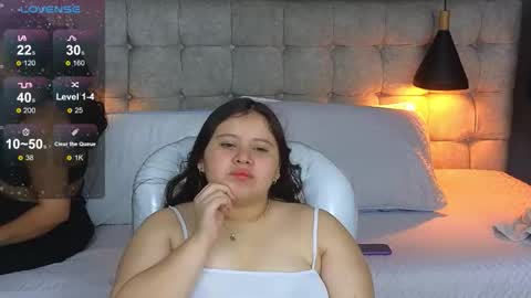 Snapshot of laia_and_aloby chatting on 15, 12, 2025 online show from 15, 12, 2025