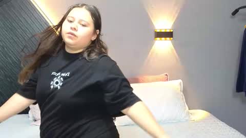 Snapshot of laia_and_aloby chatting on 26, 2, 2026 online show from 26, 2, 2026