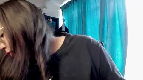 laia_hadid online show from 21, 2, 2026