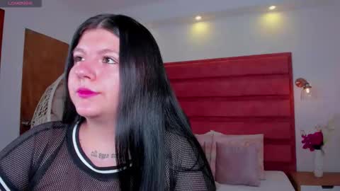 Snapshot of laia_hamilton chatting on 6, 11, 2025 laia_hamilton online show from 6, 11, 2025