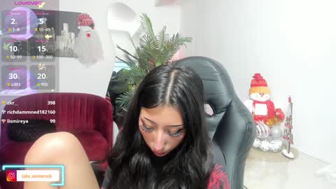 Snapshot of laila_angel chatting on 8, 12, 2024 laila_angel online show from 8, 12, 2024