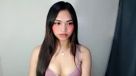Snapshot of laire_allure chatting on 19, 5, 2026 laire online show from 19, 5, 2026