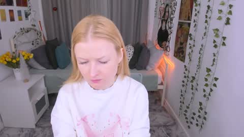 Snapshot of laly_peach chatting on 4, 1, 2025 Laly online show from 4, 1, 2025