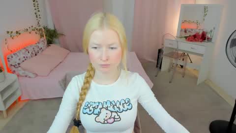 Snapshot of laly_peach chatting on 2, 6, 2026 Laly online show from 2, 6, 2026