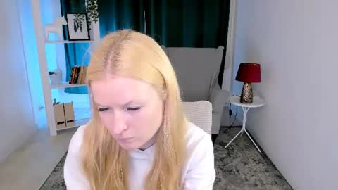 Snapshot of laly_peach chatting on 3, 7, 2026 Laly online show from 3, 7, 2026