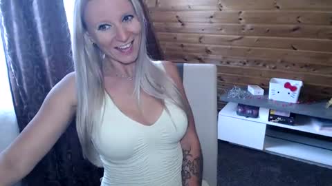 Snapshot of lamadrina006 chatting on 15, 6, 2026 LaMadrina006 online show from 15, 6, 2026