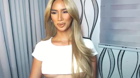 Snapshot of lanadel_hilton chatting on 19, 2, 2025 Lana online show from 19, 2, 2025