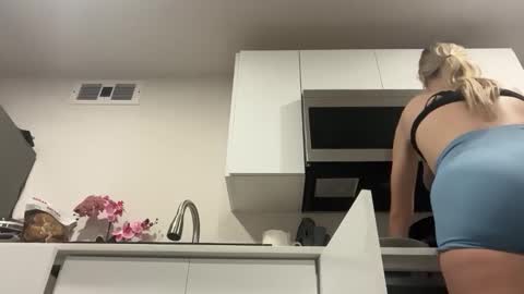 lanademira online show from 25, 2, 2026