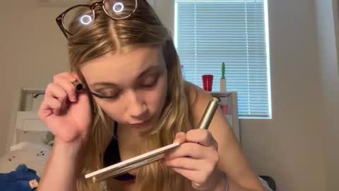 Snapshot of lanademira chatting on 8, 4, 2026 lanademira online show from 8, 4, 2026