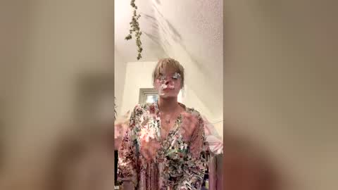 Snapshot of laneybel chatting on 4, 12, 2025 laneybel online show from 4, 12, 2025