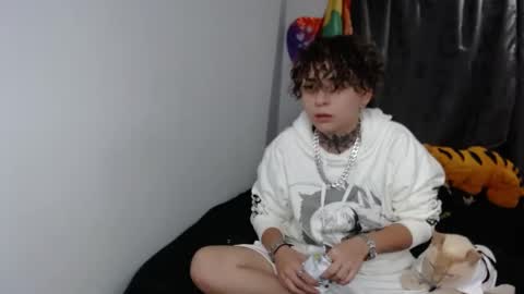 Snapshot of lannie_gonzales chatting on 1, 1, 2025 LANNIE   online show from 1, 1, 2025