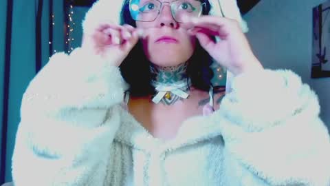 Snapshot of lannie_gonzales chatting on 8, 4, 2026 LANNIE online show from 8, 4, 2026