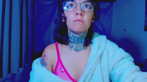 Snapshot of lannie_gonzales chatting on 10, 4, 2026 LANNIE online show from 10, 4, 2026